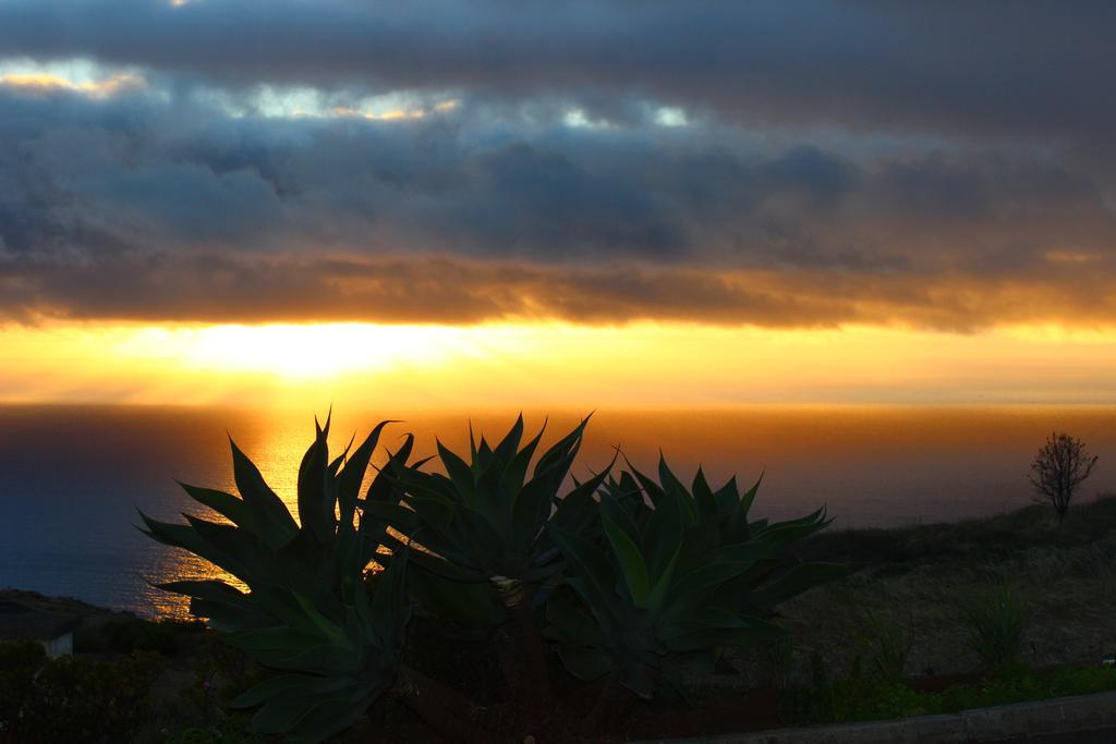 Bed and Breakfast Residencial Farol Ponta do Pargo Esterno foto